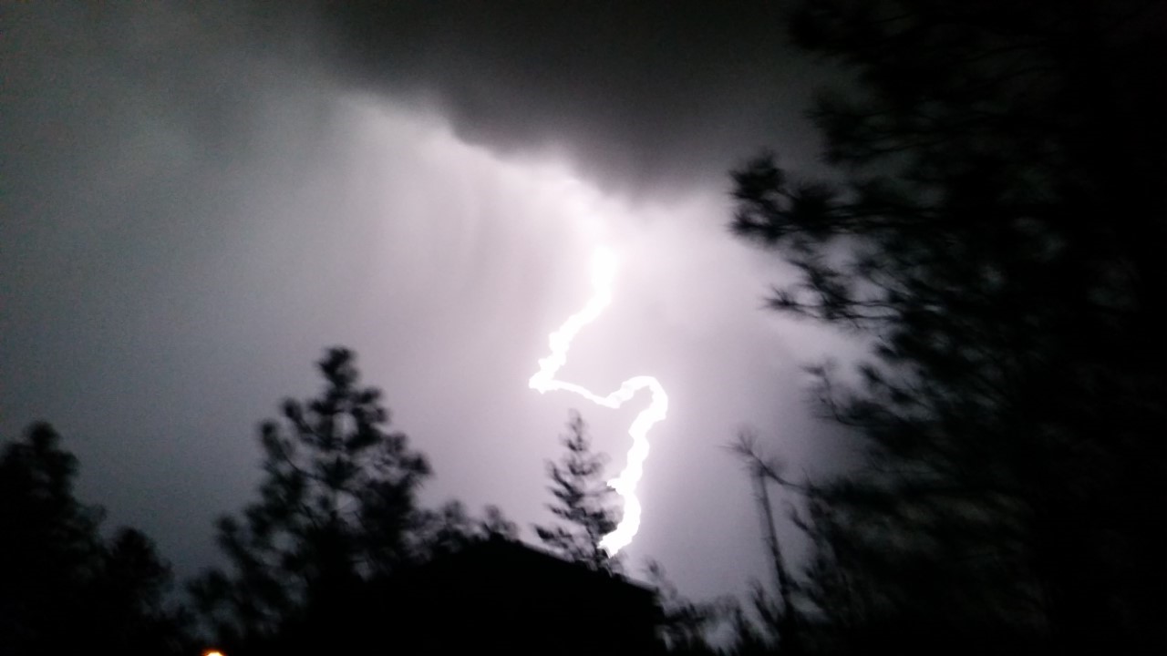 5 lightning myths and what you should actually do during a thunderstorm